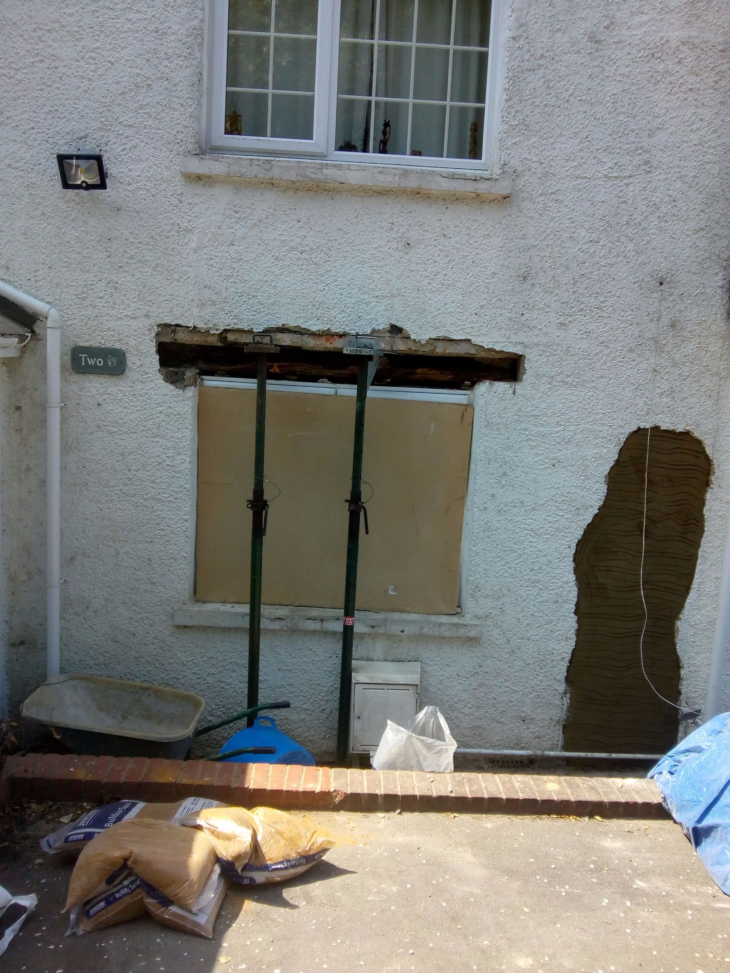 Bricking up old doorway to match existing brickwork